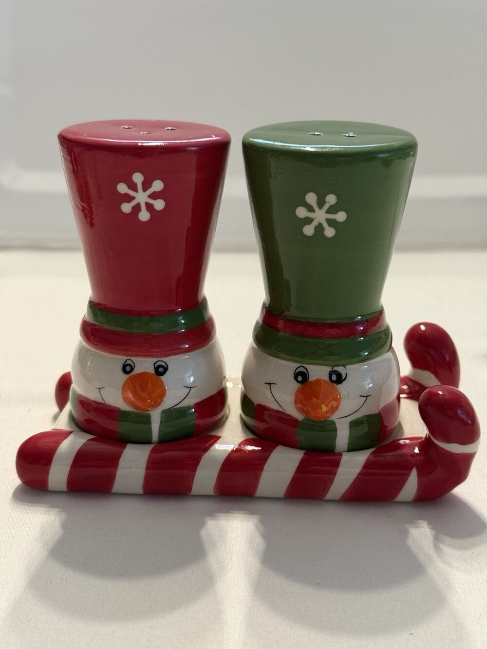 TII Collections Ceramic Snowman Salt & Pepper Shakers Set Red Green Christmas 3”
